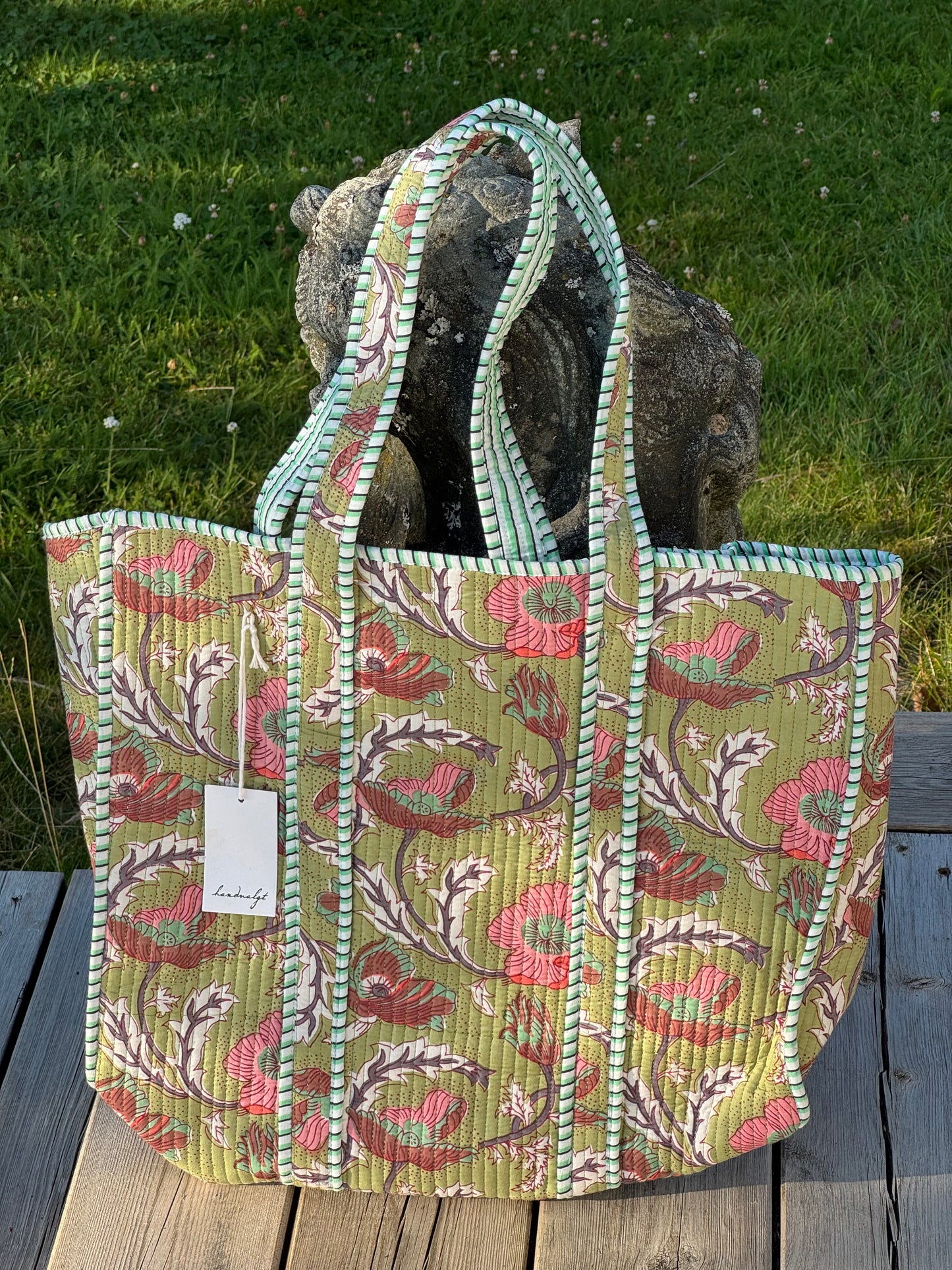 Quilted bag - pistasjgrønn med valmuer