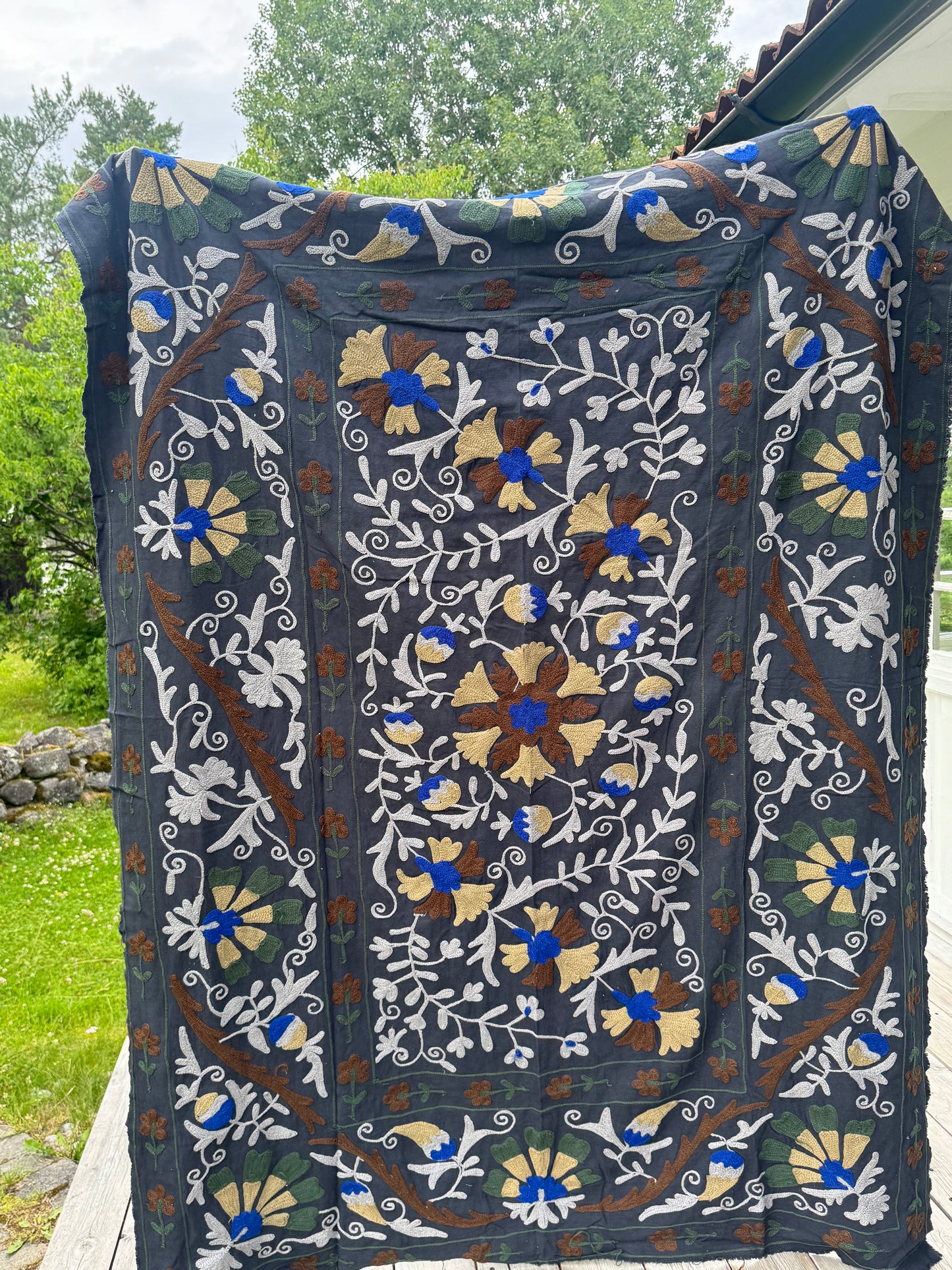 Suzani - brodert bomull (raw cut)