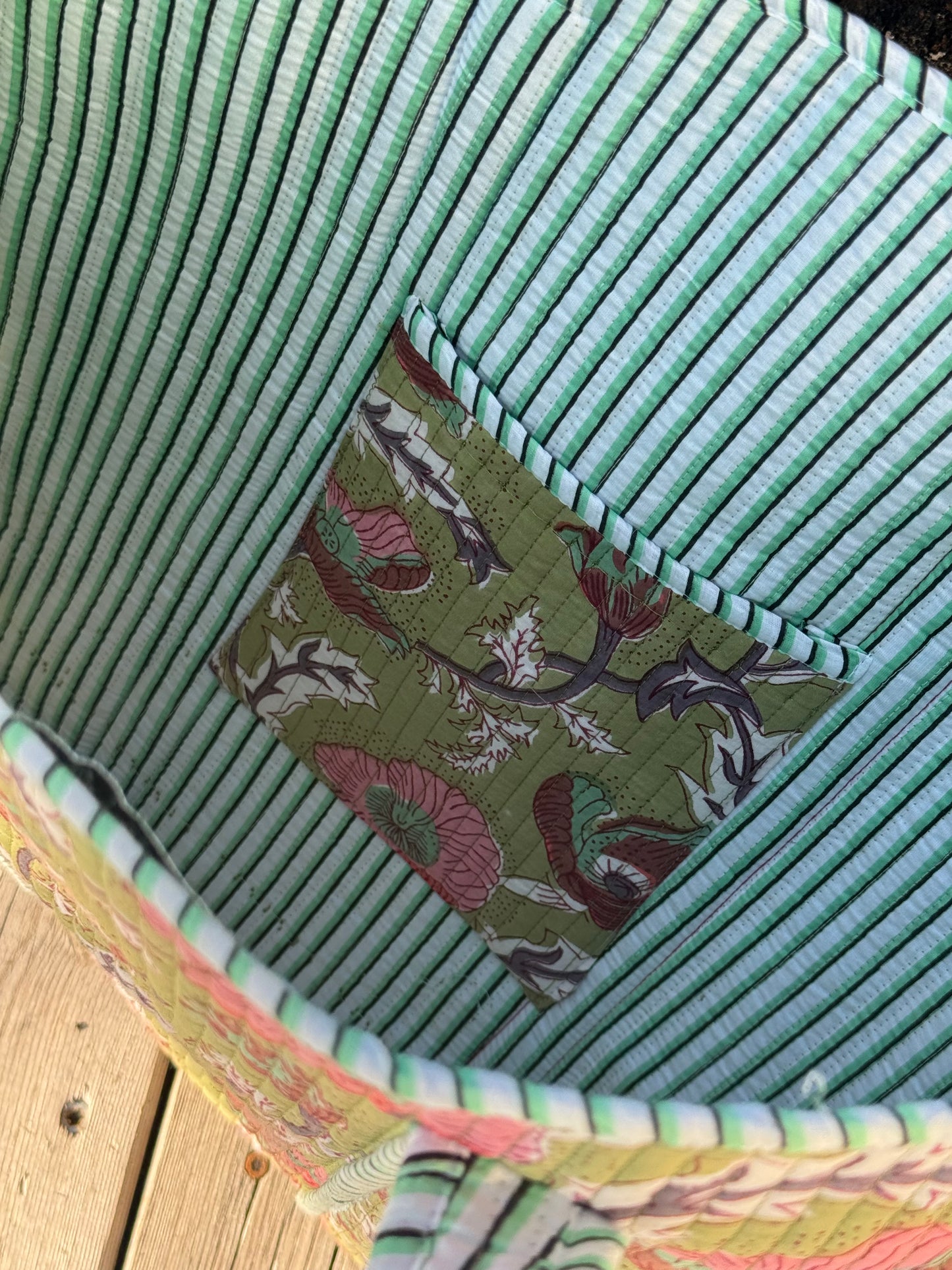 Quilted bag - pistasjgrønn med valmuer