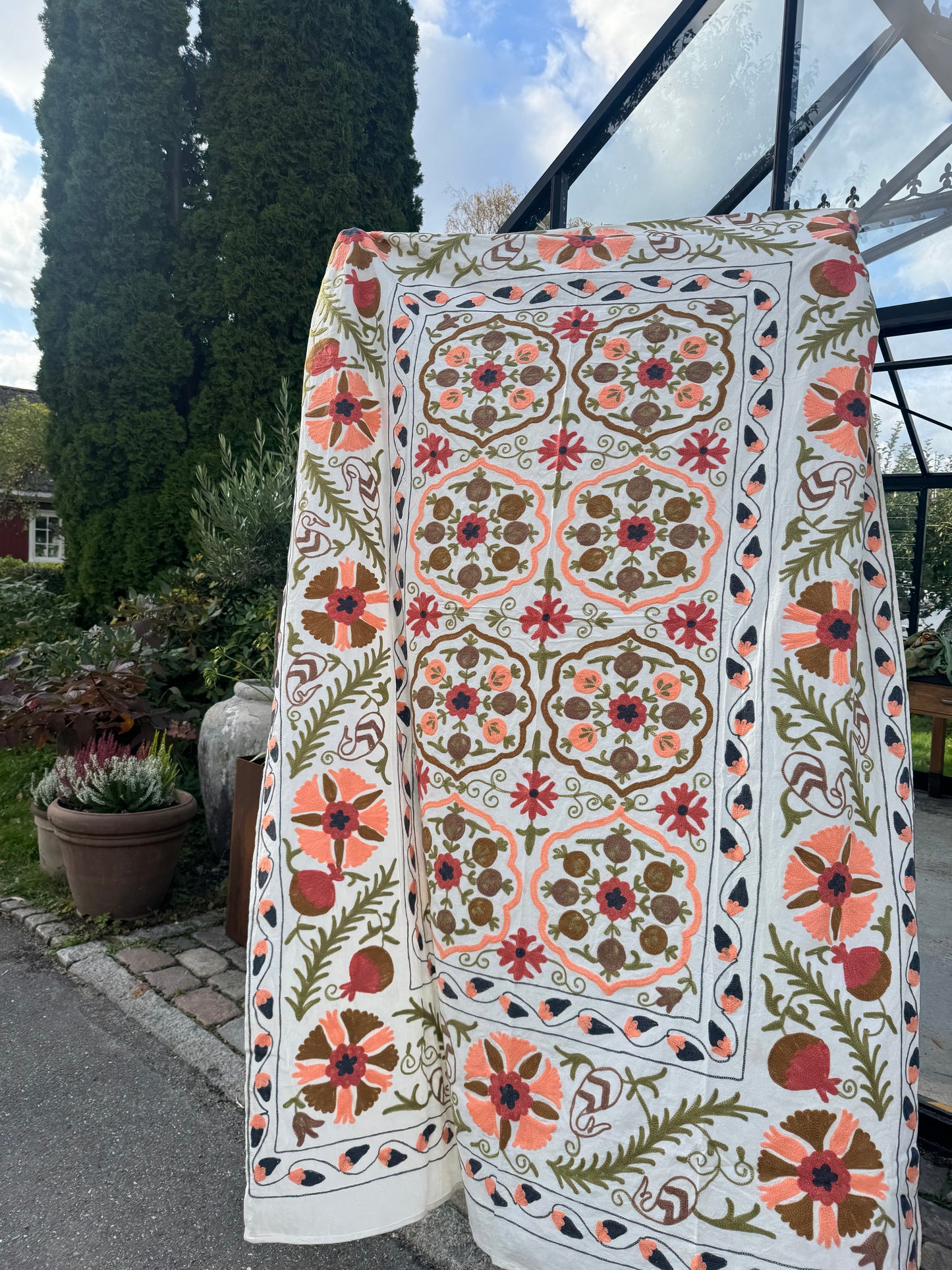 Suzani - brodert bomull