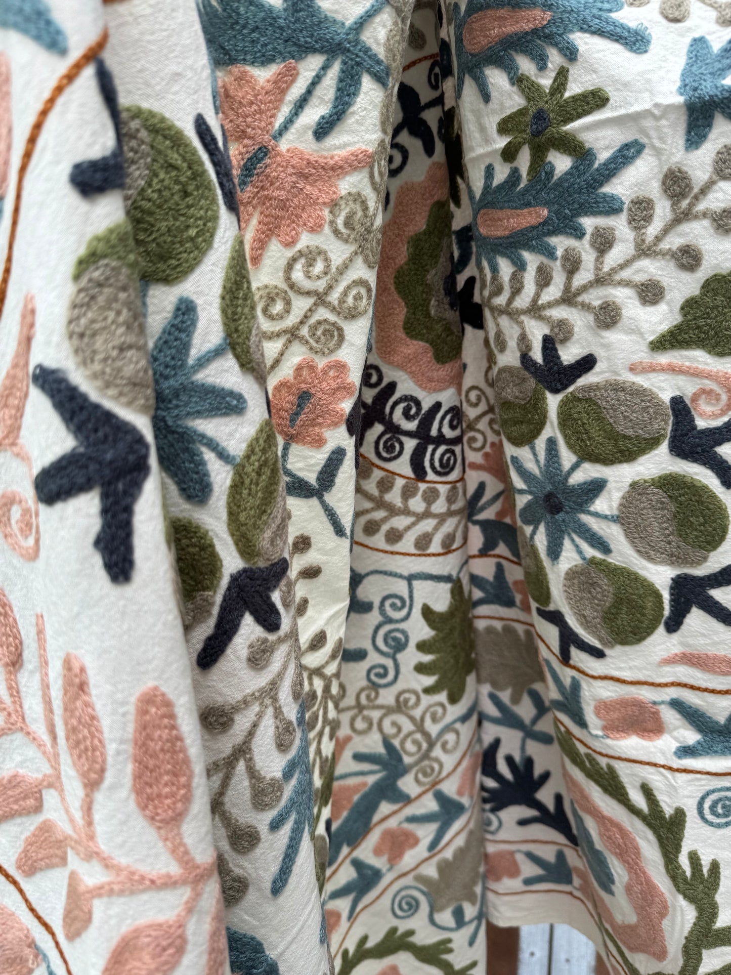 Suzani - brodert bomull