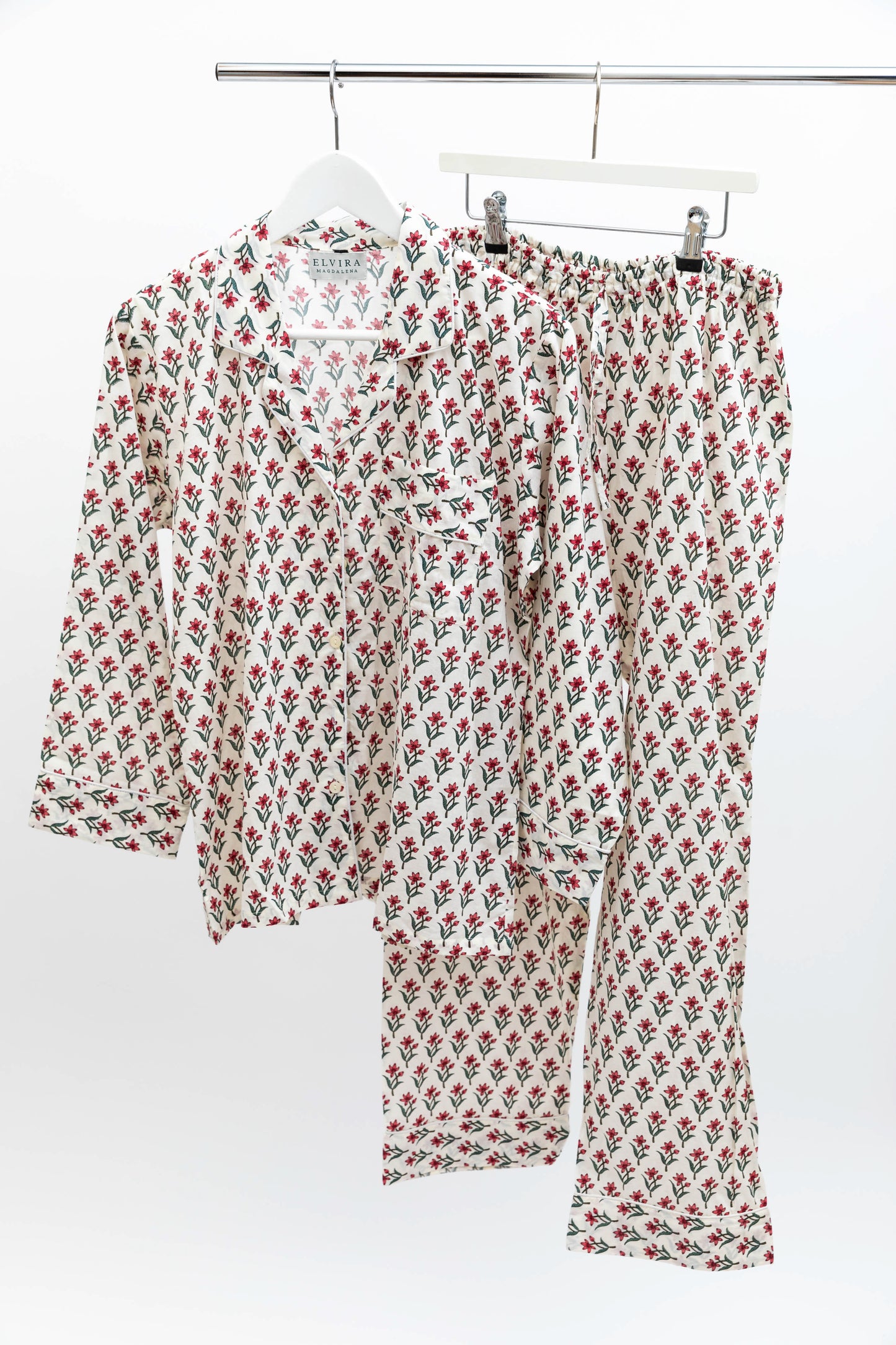 Pysjamas - hvit med blomster