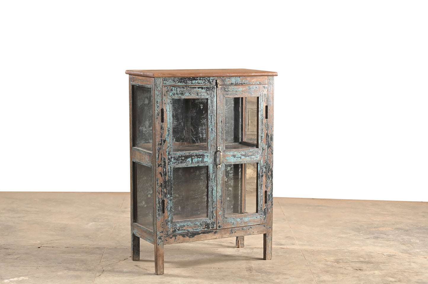 Vitrineskap med patina