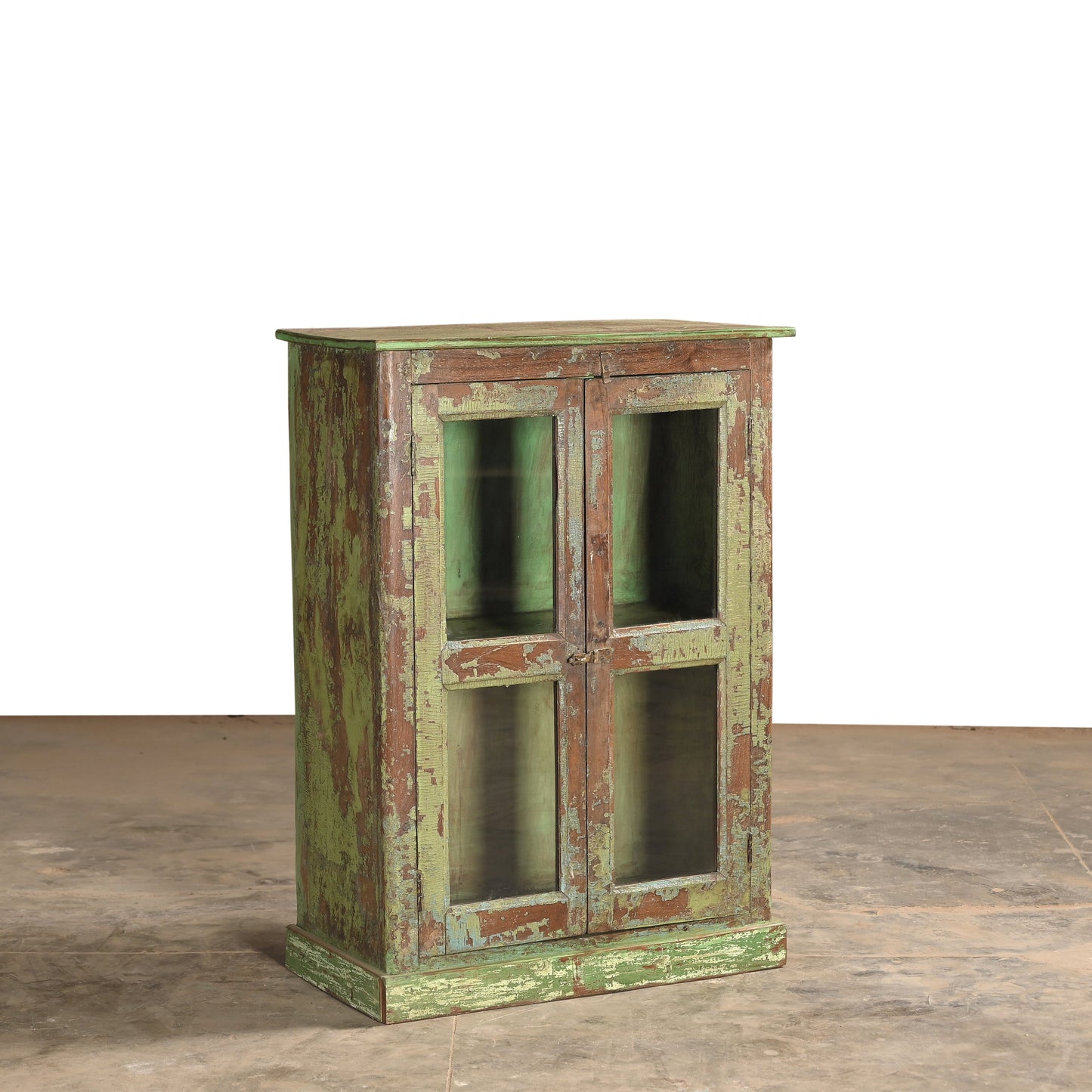 Vitrineskap med patina