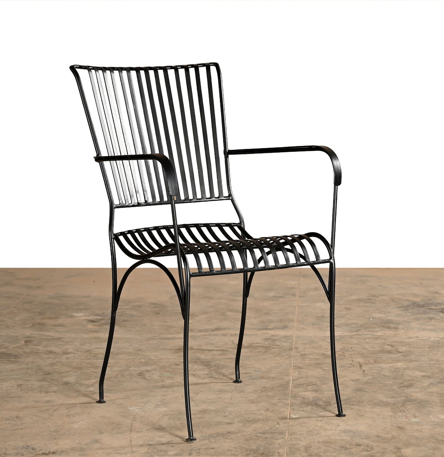 Stol i smijern med armlener