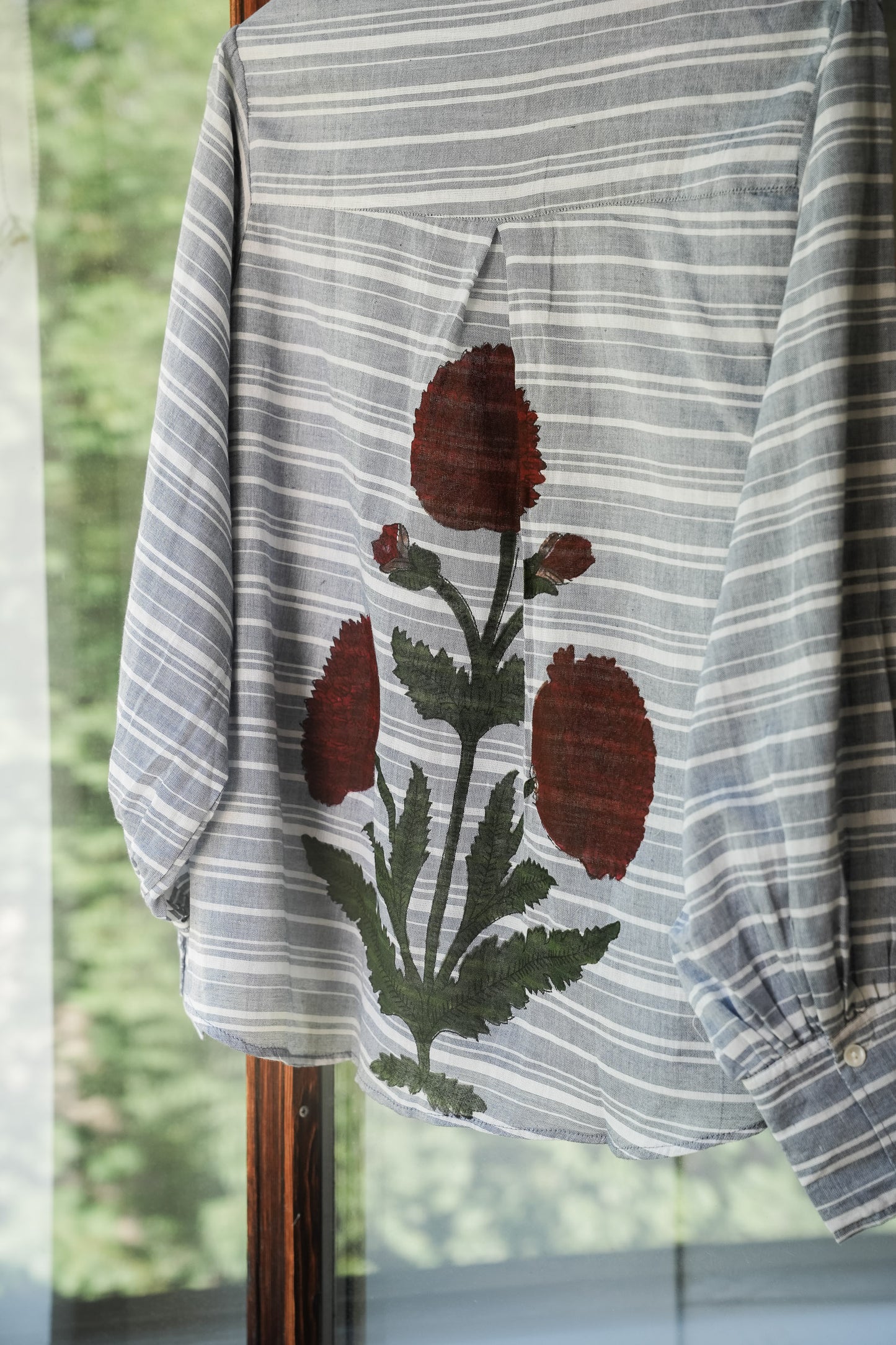 Elvira shirt - grå striper og valmue