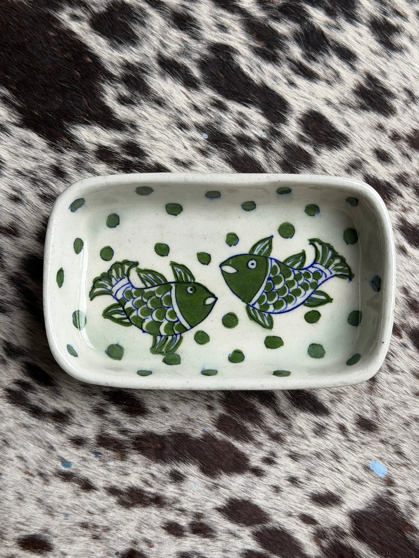Rektangulær skål med fisk