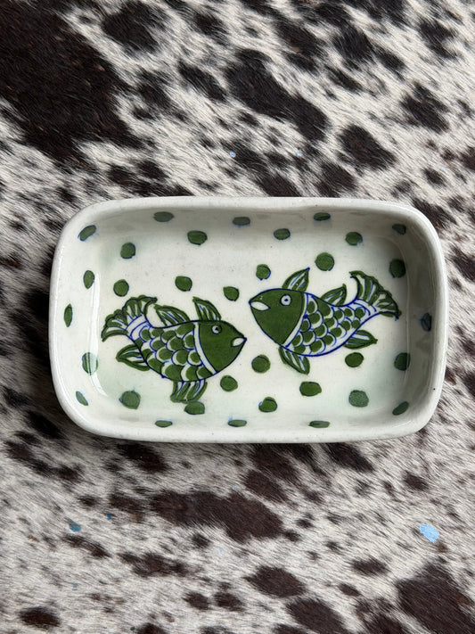 Rektangulær skål med fisk