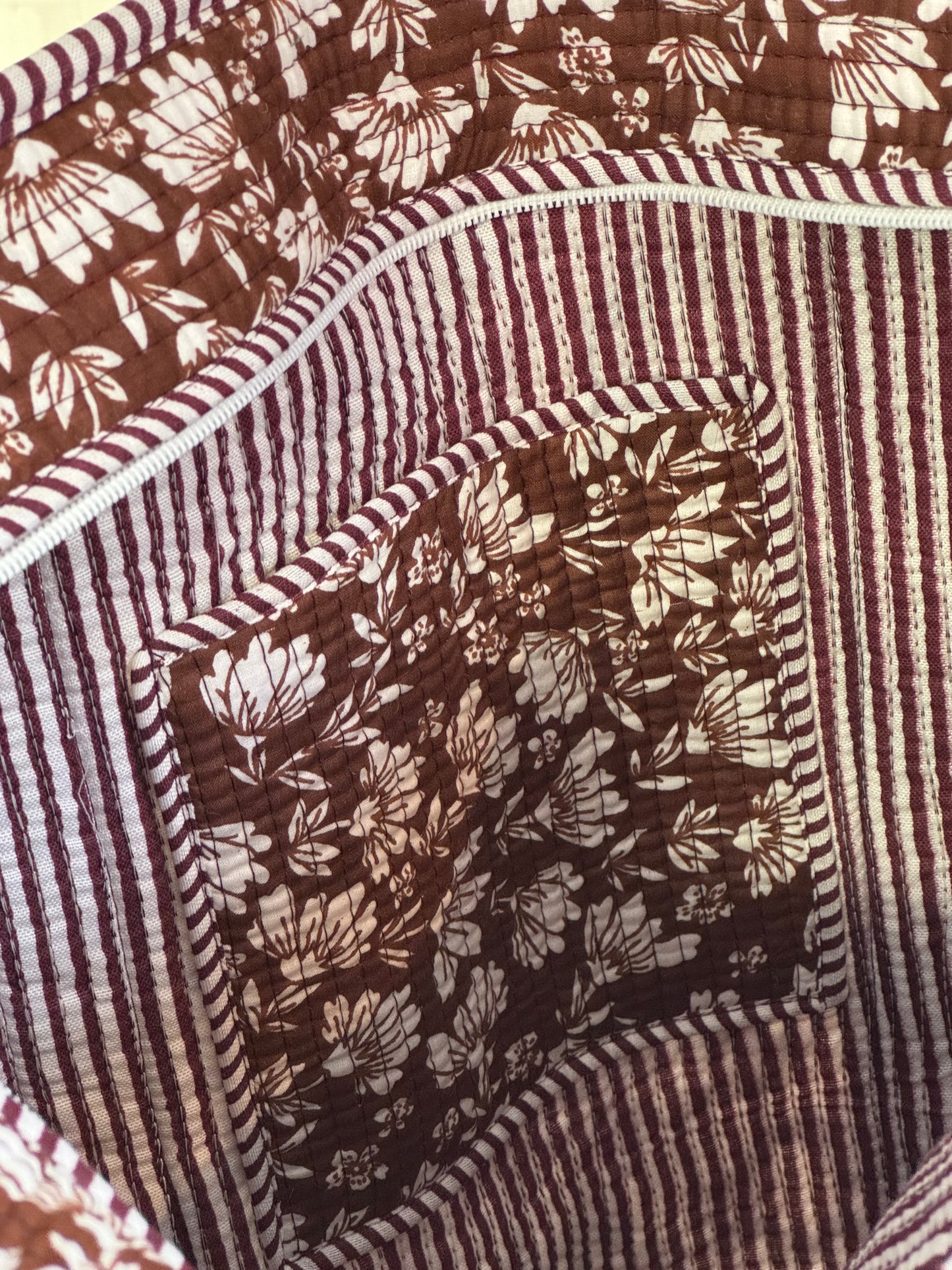 Quilted bag m/zip - brun med blomster