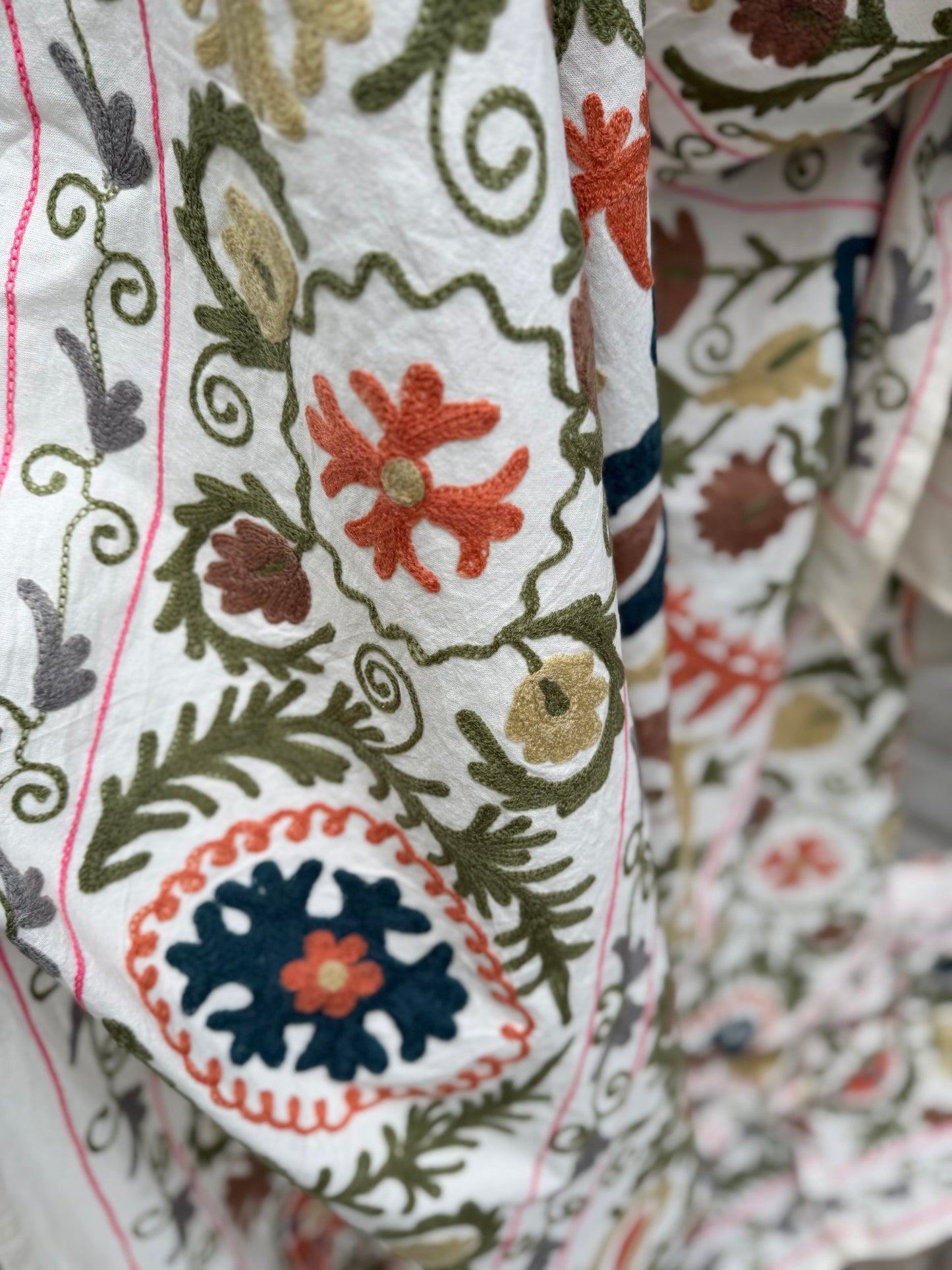Suzani - brodert bomull