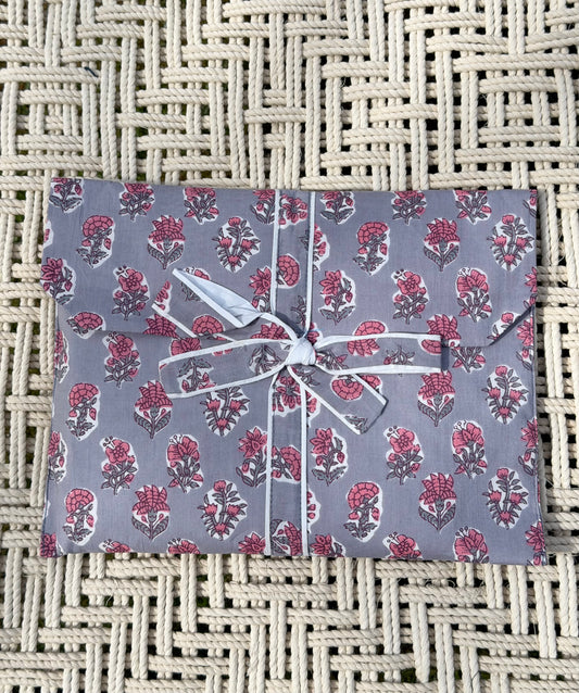 Pysjamas - Grå med rosa blomster