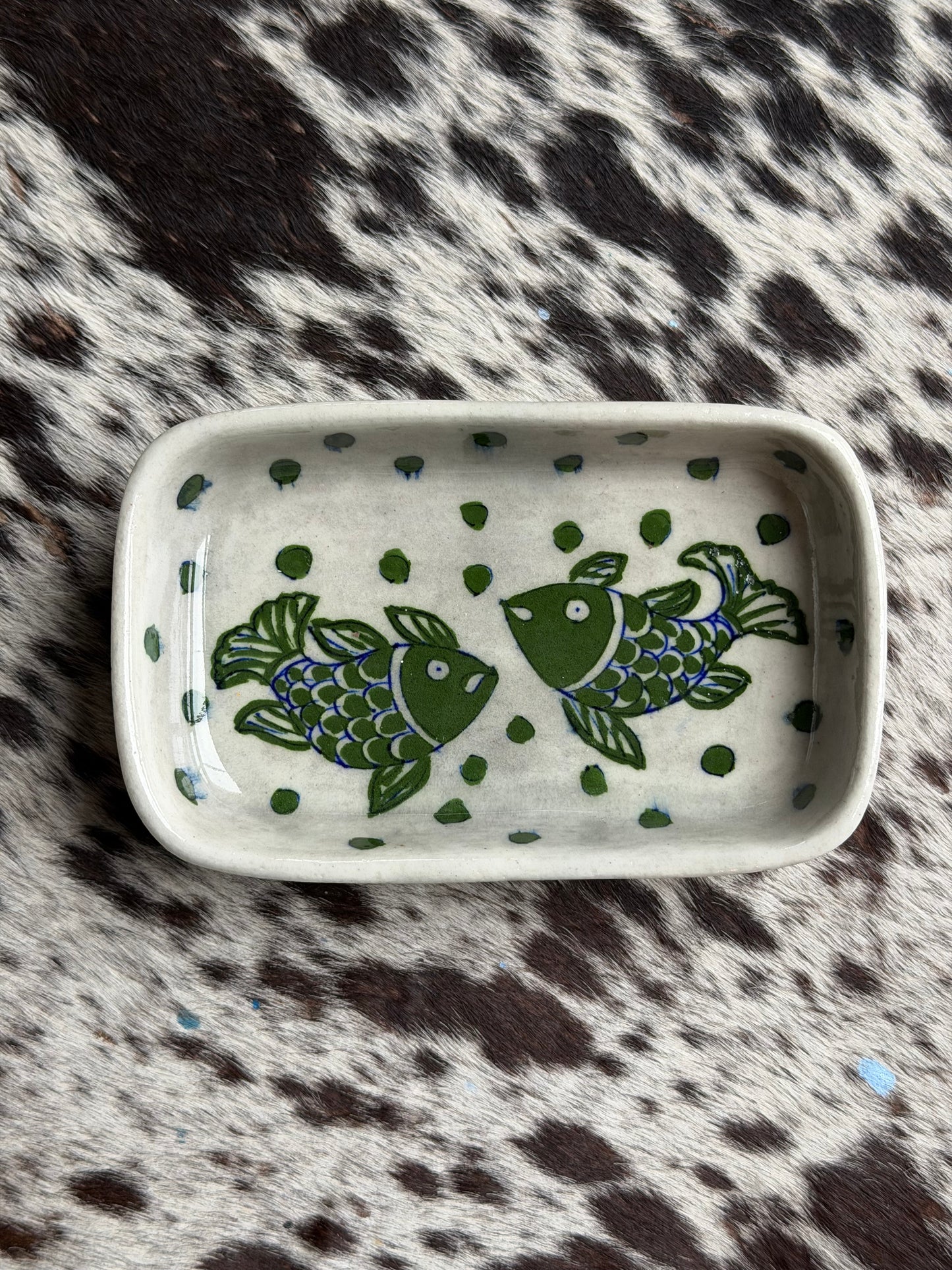 Rektangulær skål med fisk