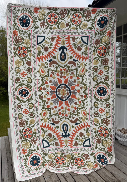 Suzani - brodert bomull