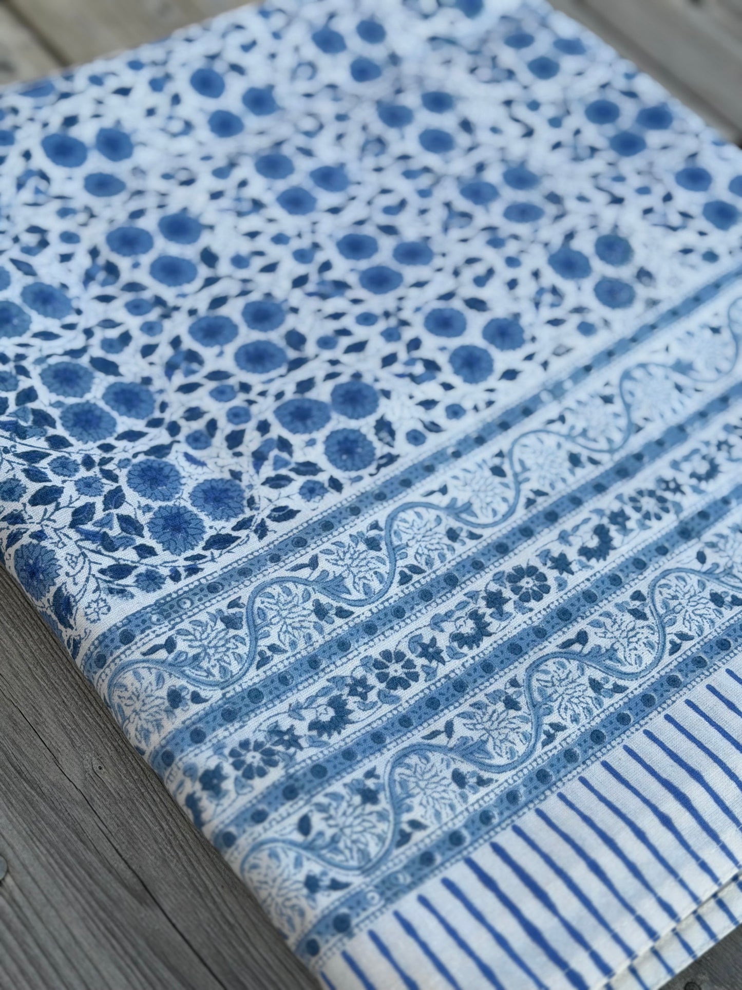 Blå og hvit småblomstrete - 170x270cm