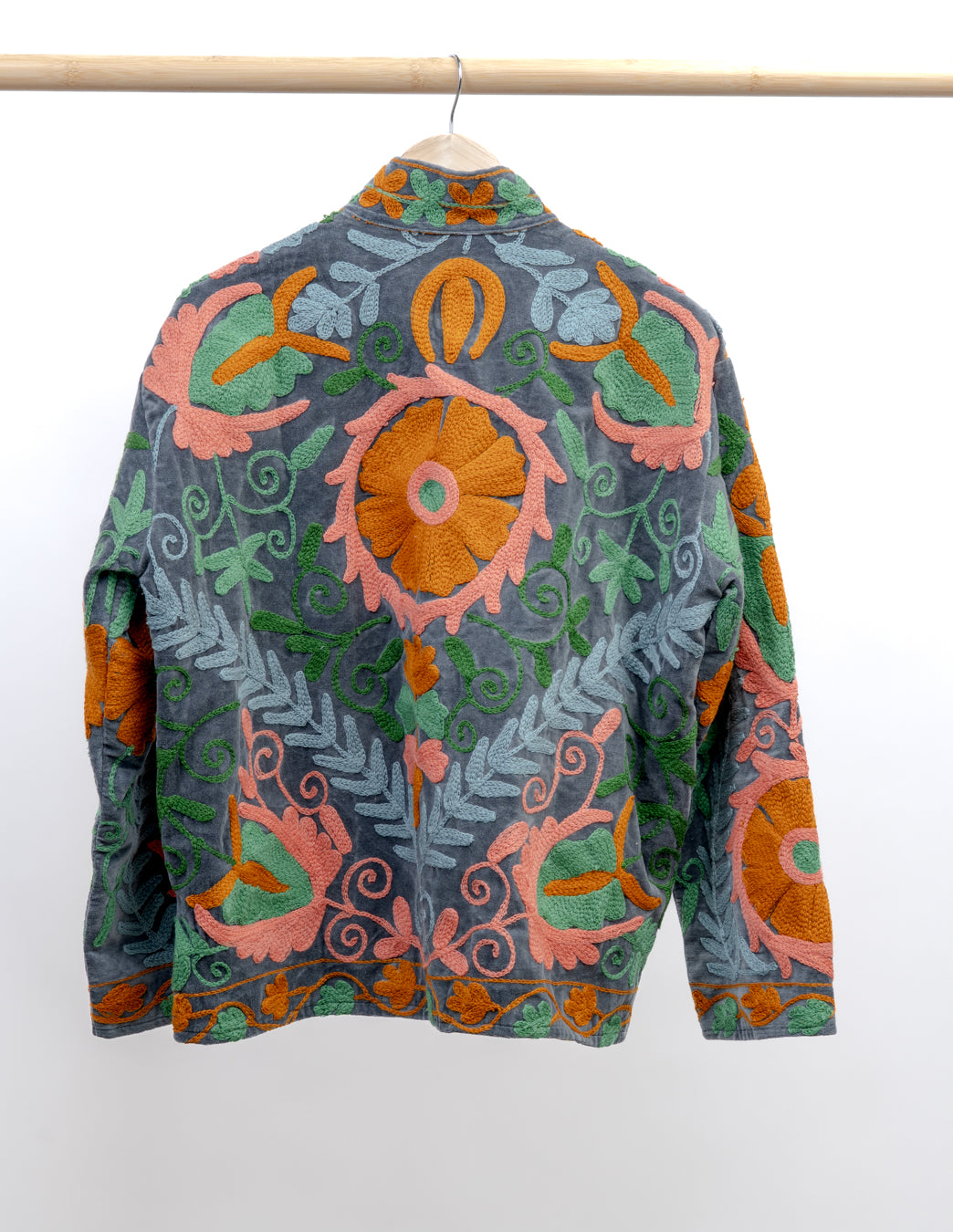 Jakke med broderi