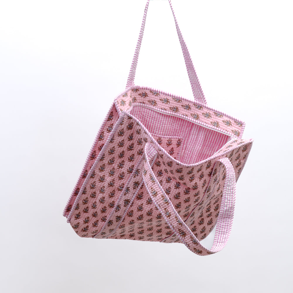 Quilted bag m/zip - lys rosa m/små blomster