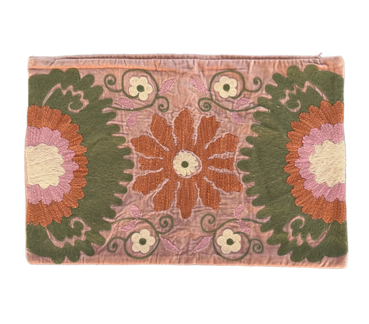 Rosa velour med broderi - 40x60cm