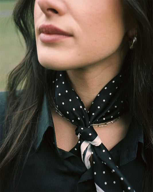 Nero di Seppia - silkeskjerf 50x50cm