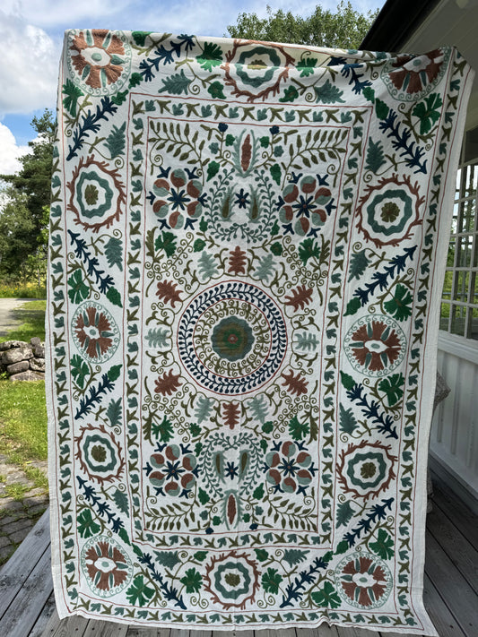 Suzani - brodert bomull