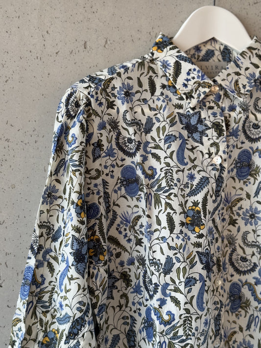 Elvira shirt - hvit med blå blomster