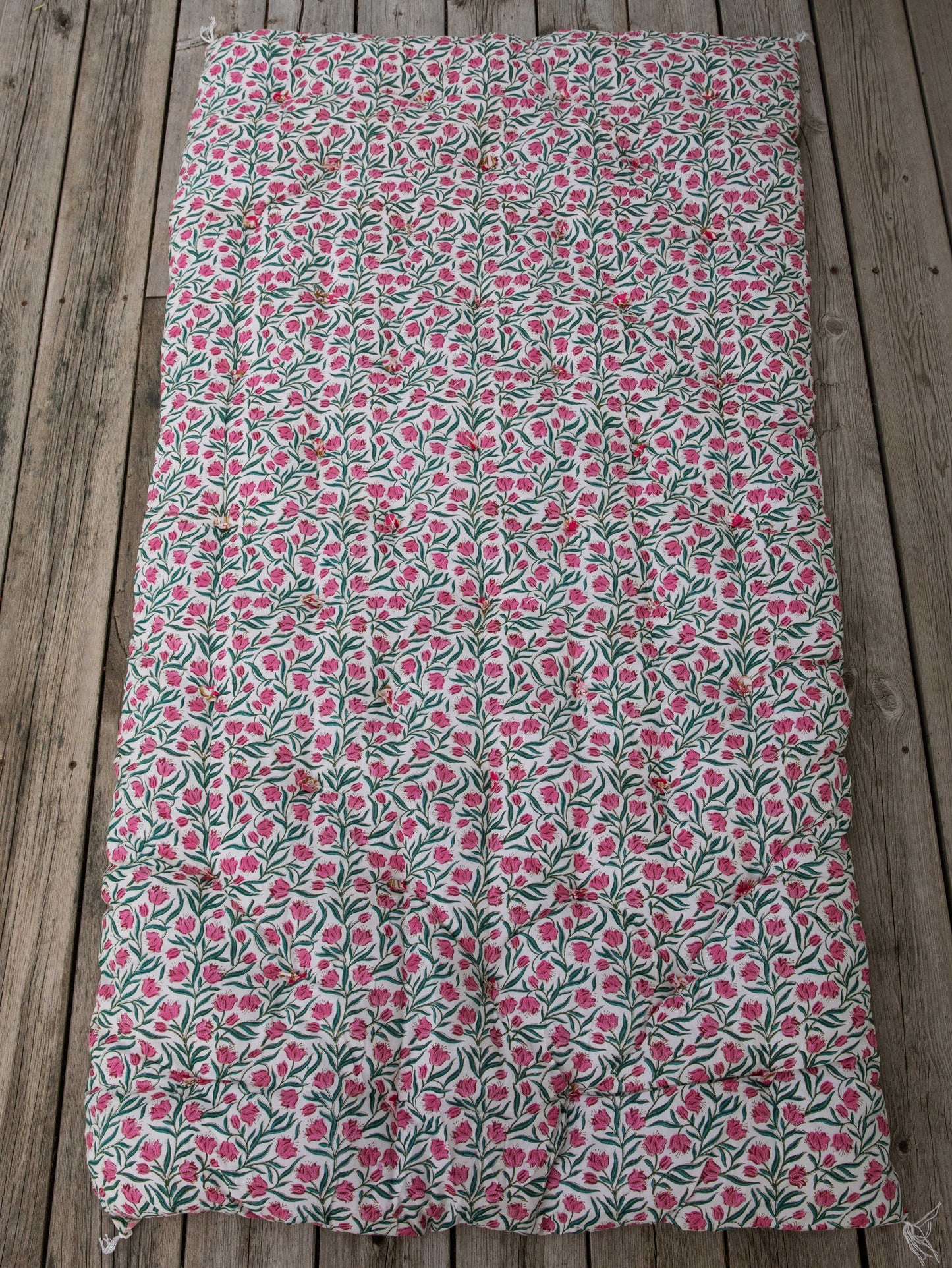 Hagemadrass - Rosa striper med blomster