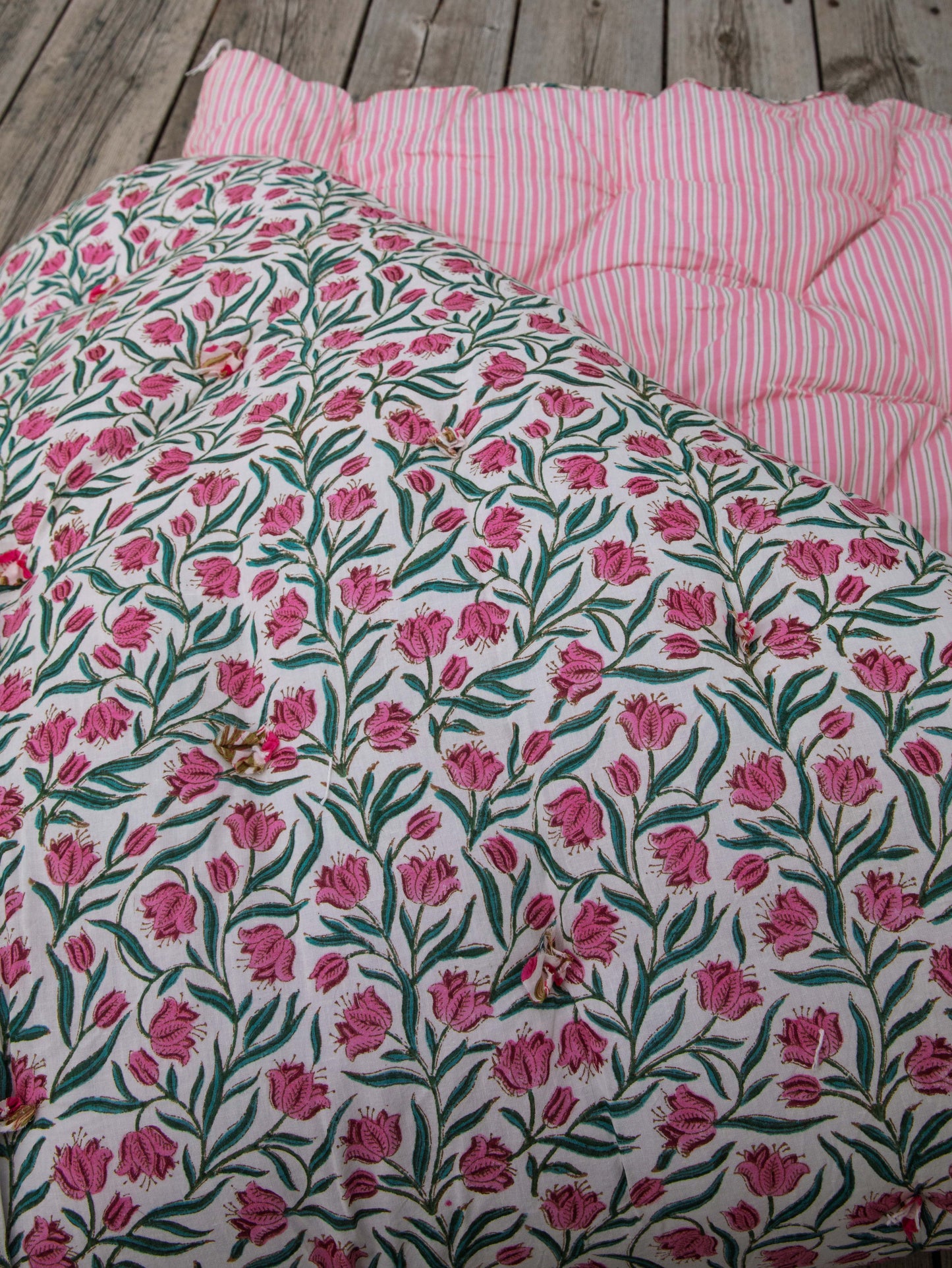 Hagemadrass - Rosa striper med blomster