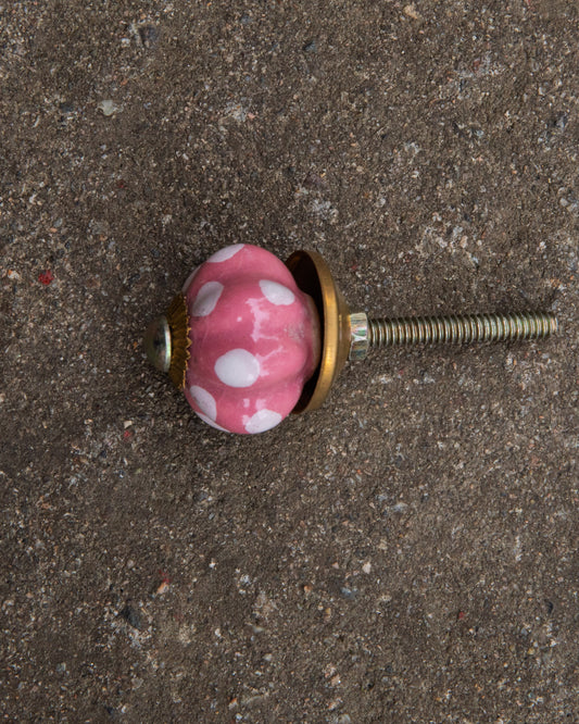 Skapknott keramikk – Rosa med hvite prikker