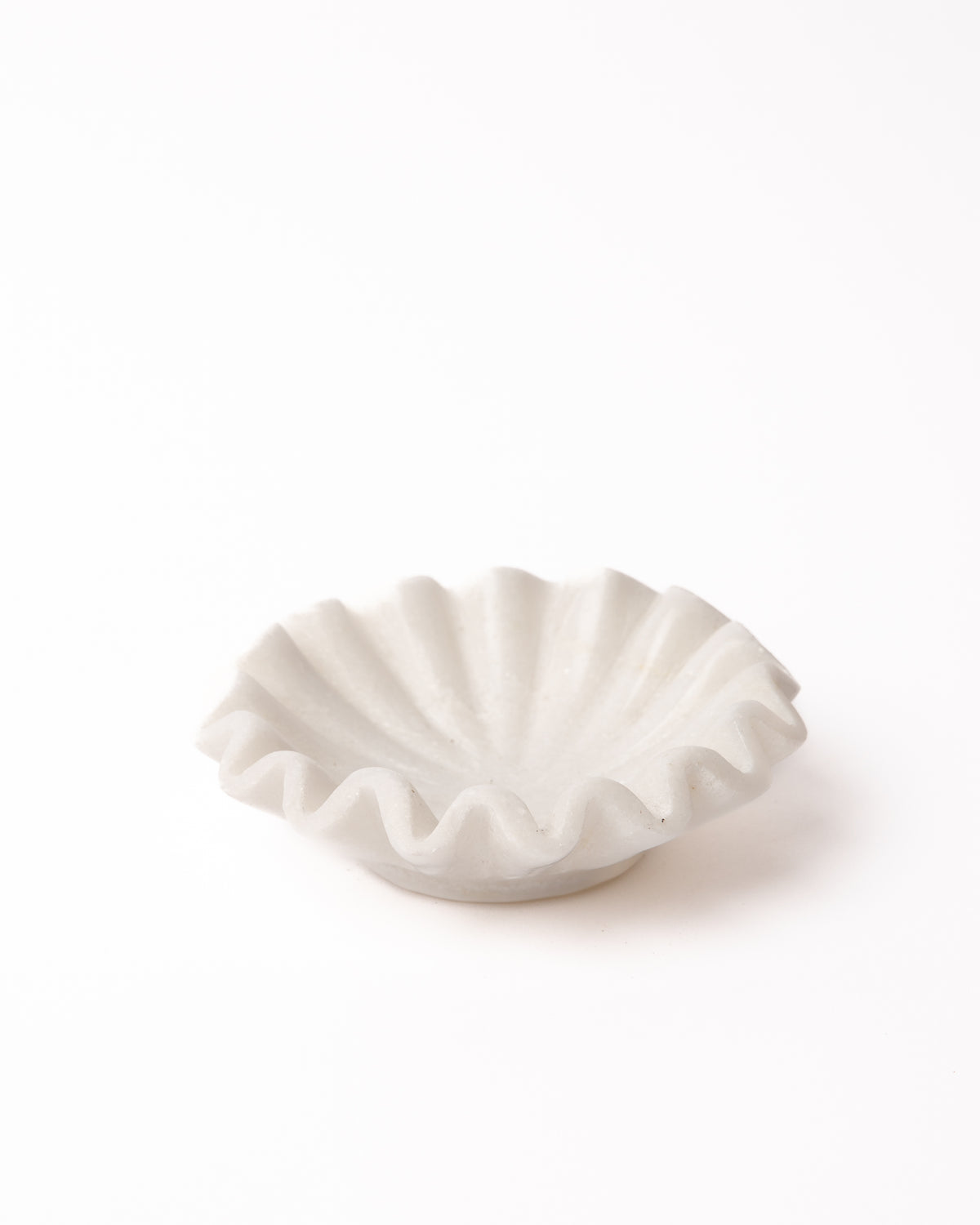 Skulpturell skål i marmor