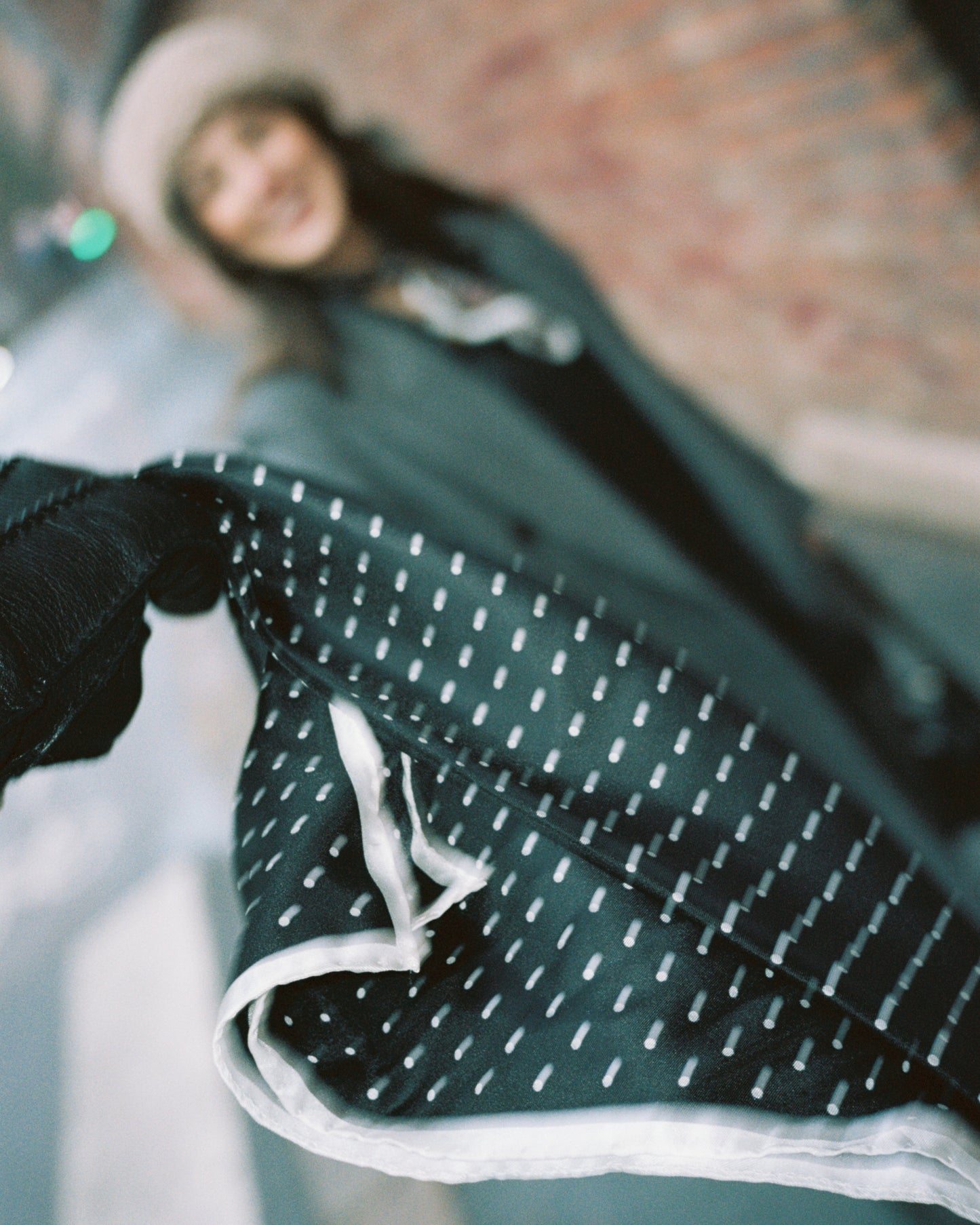 Nero di Seppia - silkeskjerf 50x50cm