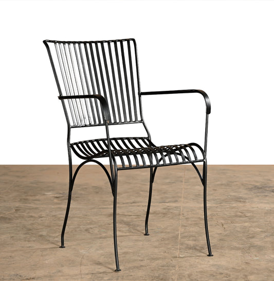 Stol i smijern med armlener